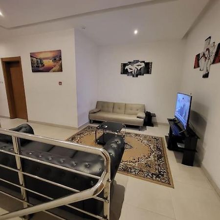 Serviced 3 Bedroom Rental With Pool And Gym Port Harcourt Eksteriør bilde