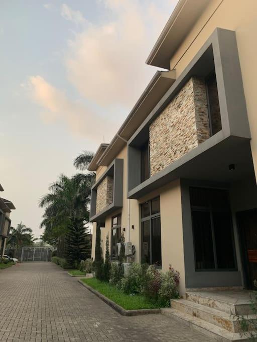 Serviced 3 Bedroom Rental With Pool And Gym Port Harcourt Eksteriør bilde