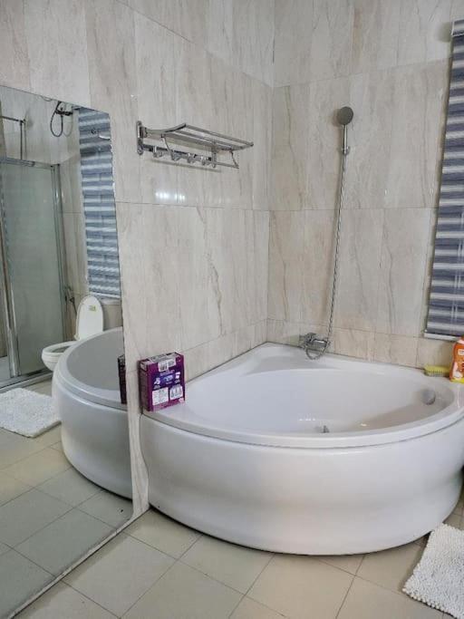 Serviced 3 Bedroom Rental With Pool And Gym Port Harcourt Eksteriør bilde